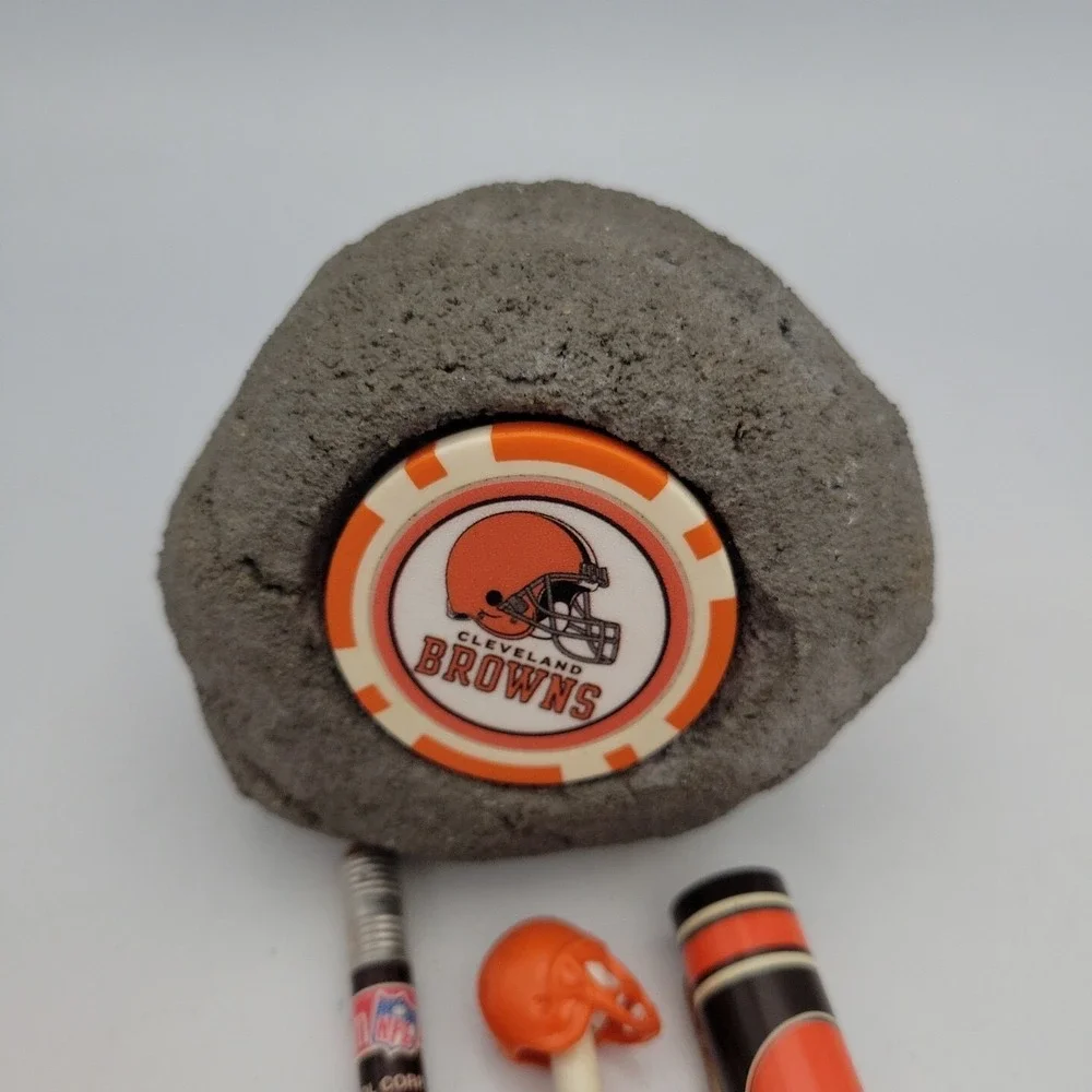 Cleveland Browns Poker Chip, Browns Mini Helmet,‎ And More